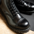 SOLOVAIR 11 EYE BLACK CAPPED STEEL TOE